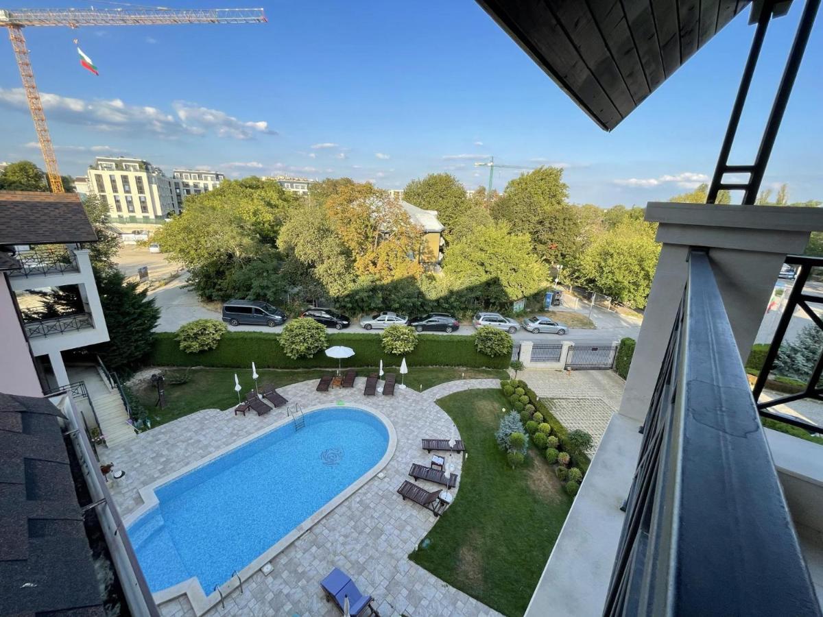 Stunning 2-Bed Apartment In Sea Resort Varna 圣君士坦丁和海伦那 外观 照片