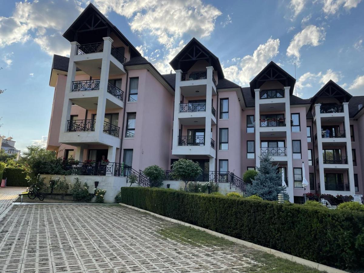 Stunning 2-Bed Apartment In Sea Resort Varna 圣君士坦丁和海伦那 外观 照片