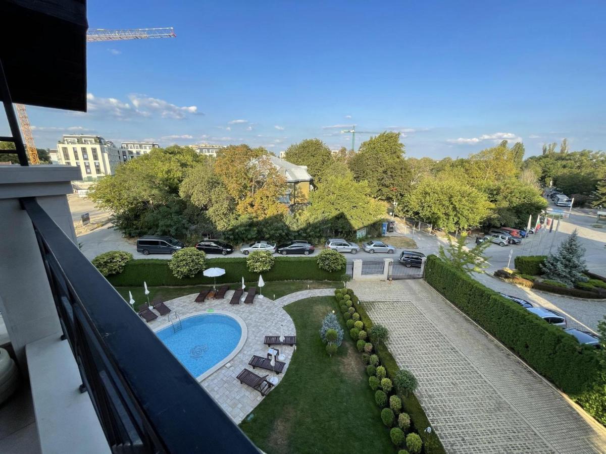 Stunning 2-Bed Apartment In Sea Resort Varna 圣君士坦丁和海伦那 外观 照片