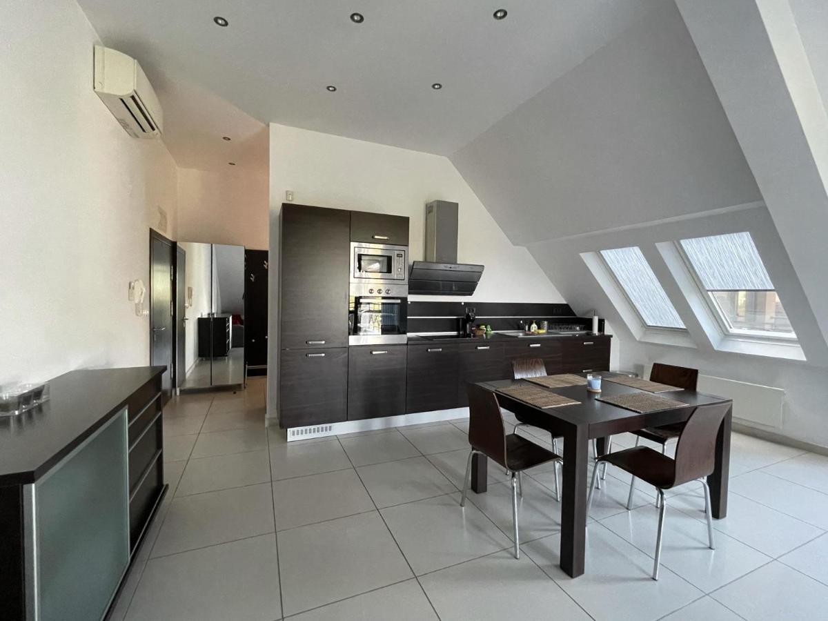 Stunning 2-Bed Apartment In Sea Resort Varna 圣君士坦丁和海伦那 外观 照片